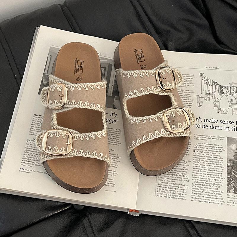 Boken slippers casual platform slippers women s outer wear new summer outer wear comfortable with skirt one-word slippers 40 бежевый
Boken slippers casual platform slippers women s outer wear new summer outer wear comfortable with skirt one-word slippers 40 бежевый