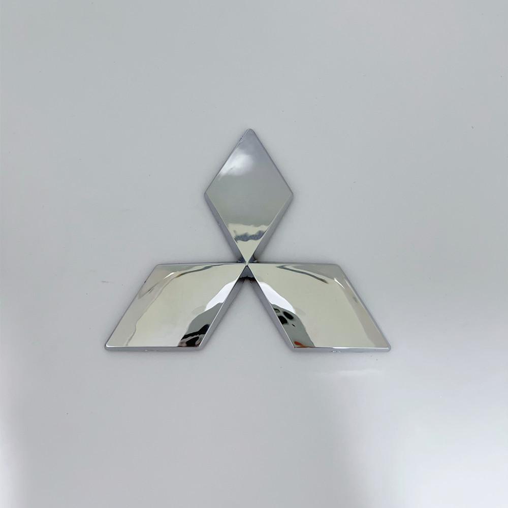 Декоративные боковые наклейки на переднюю и заднюю часть кузова 78 x 70 mm
Декоративные боковые наклейки на переднюю и заднюю часть кузова 78 x 70 mm