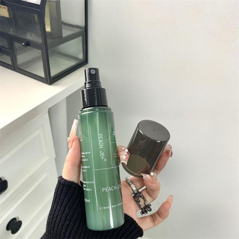 Для плоских и лишенных объема волос Используйте Воду для объема волос Несмываемый Спрей-гель для волос Естественной фиксации и Гель для укладки волос
Для плоских и лишенных объема волос Используйте Воду для объема волос Несмываемый Спрей-гель для волос Естественной фиксации и Гель для укладки волос