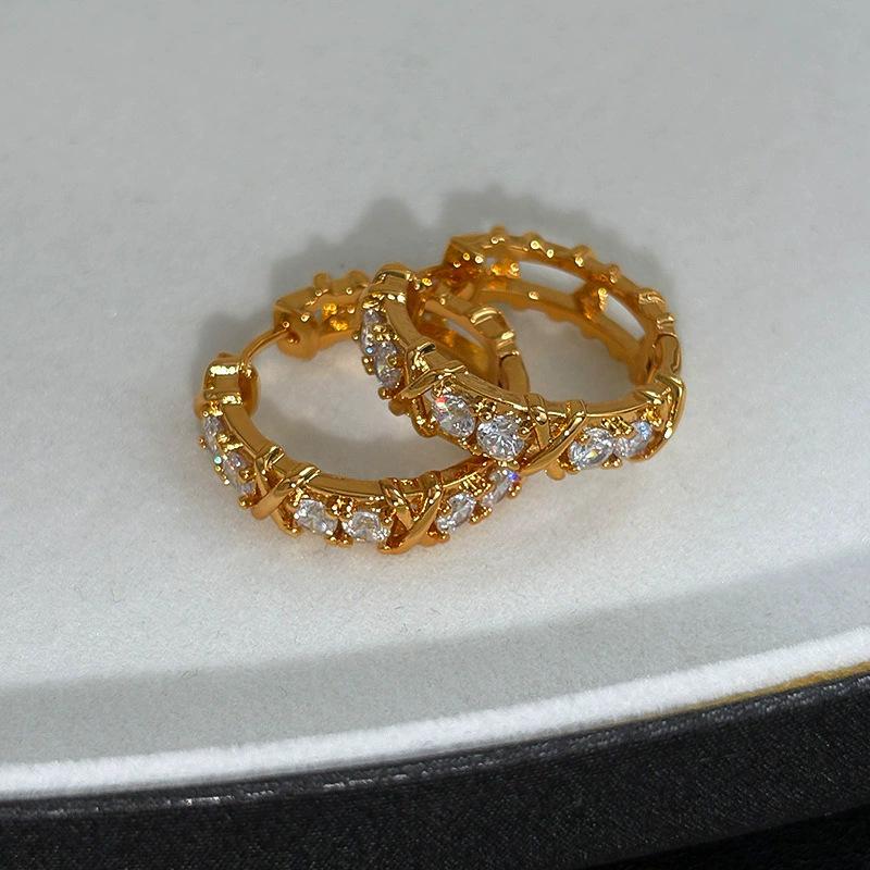 Contrasting color full diamond earrings k real gold electroplating light luxury high-end earrings niche design high-end earrings
Contrasting color full diamond earrings k real gold electroplating light luxury high-end earrings niche design high-end earrings
