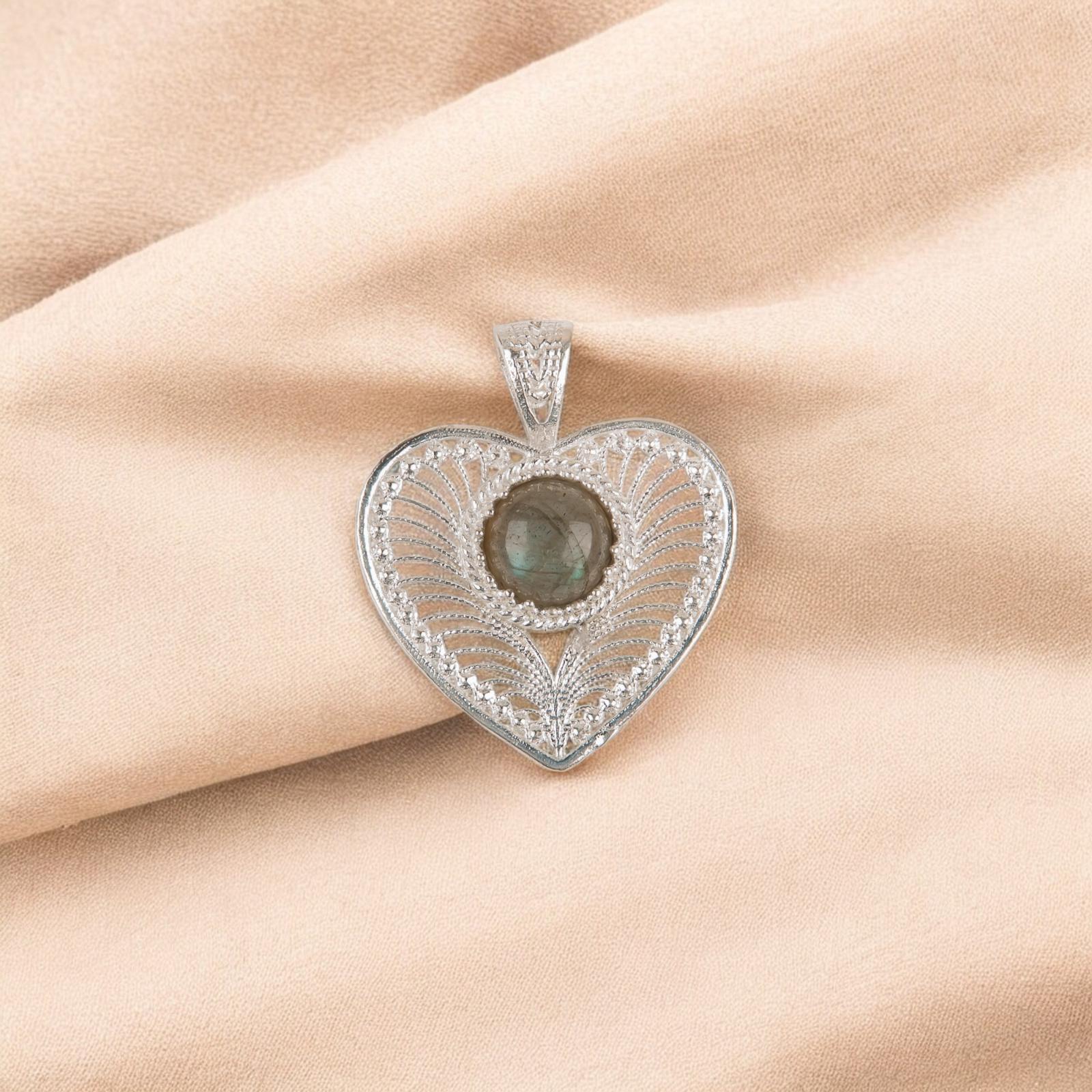 Natural Labradorite Gemstone 925 Sterling Silver Jewelry Handmade Pendant 1.4 CP-15-23
Natural Labradorite Gemstone 925 Sterling Silver Jewelry Handmade Pendant 1.4 CP-15-23