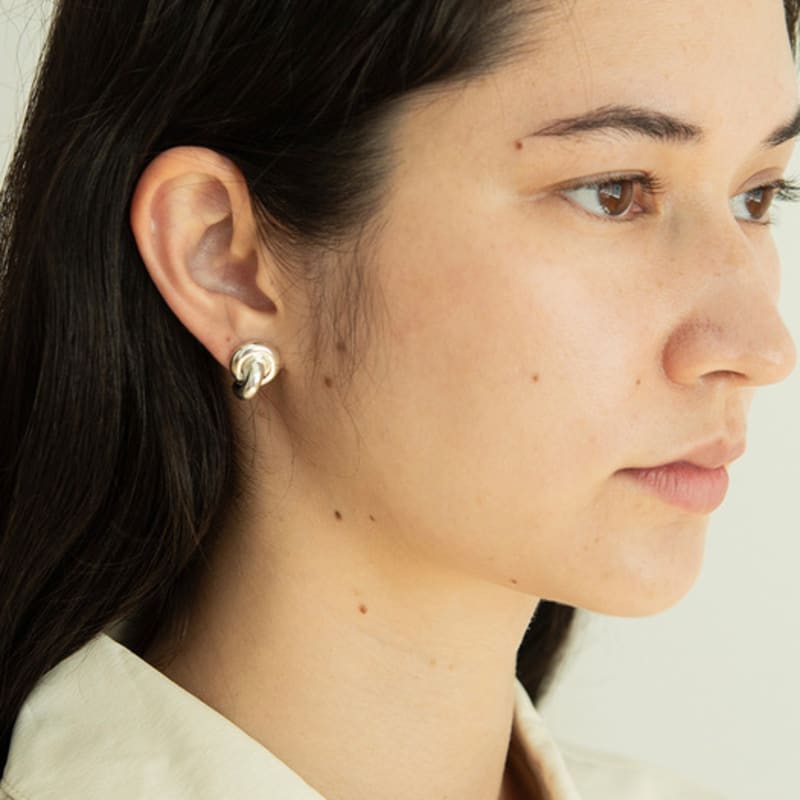 EAREE Dual Loop Earring / Silver OS
EAREE Dual Loop Earring / Silver OS