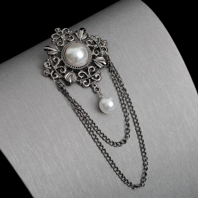 Women s Vintage Baroque Emblem Fashion Accessories European Pattern Pearl Chain Pins Suit Chest Pins Vintage Chest Pins
Women s Vintage Baroque Emblem Fashion Accessories European Pattern Pearl Chain Pins Suit Chest Pins Vintage Chest Pins