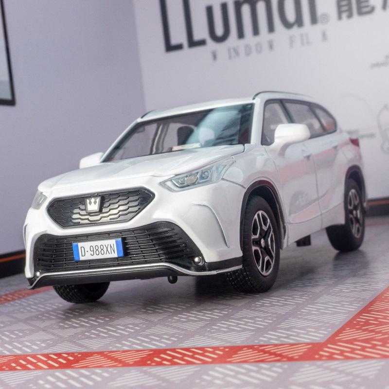Внедорожник Toyota Crown Land Cruiser, литая модель автомобиля из сплава с инерционным механизмом
Внедорожник Toyota Crown Land Cruiser, литая модель автомобиля из сплава с инерционным механизмом