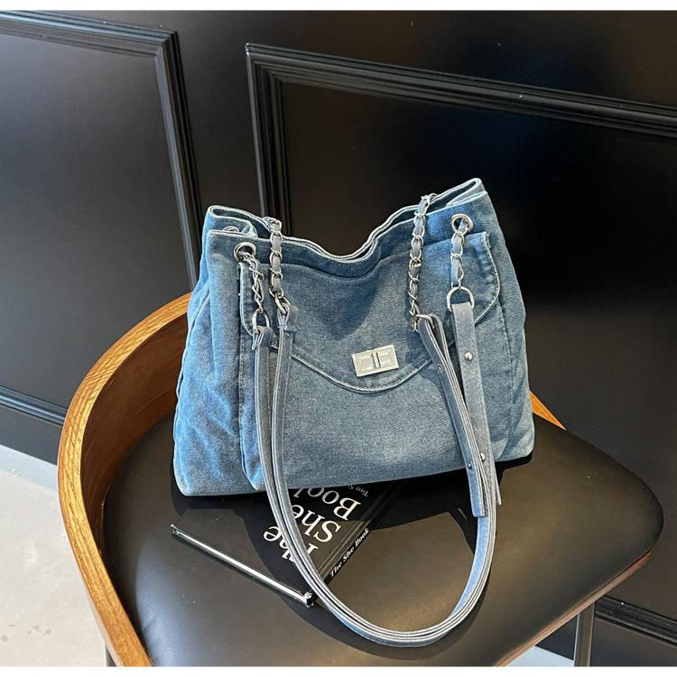 Large-capacity casual bag women s new fashion boutote bag niche simple shoulder bag светло-синий
Large-capacity casual bag women s new fashion boutote bag niche simple shoulder bag светло-синий