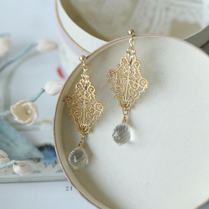 Gold-Plated S925 Sterling Silver Teardrop Lace Earrings: Retro French Design for Women 925 Silver
Gold-Plated S925 Sterling Silver Teardrop Lace Earrings: Retro French Design for Women 925 Silver