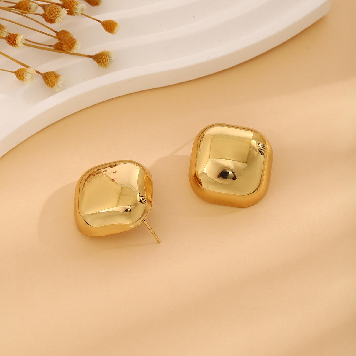 Personalized Metal Wind Love Butterfly Flower Earrings Female, High-End Exaggerated Pleated Texture Earrings
Personalized Metal Wind Love Butterfly Flower Earrings Female, High-End Exaggerated Pleated Texture Earrings