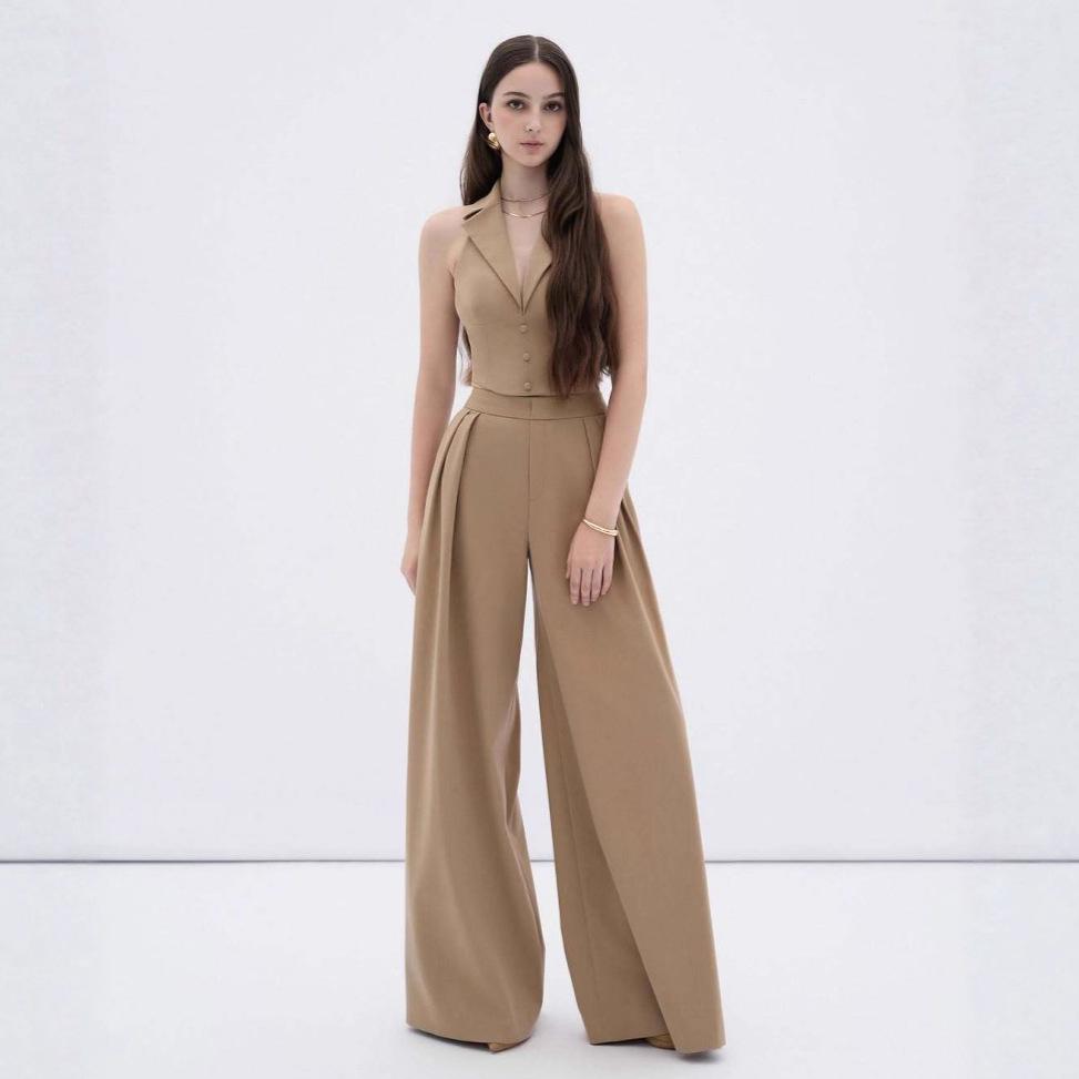 2025 Summer Sleeveless V-Neck Top & Wide-Leg Pants Women s Two-Piece Set Small
2025 Summer Sleeveless V-Neck Top & Wide-Leg Pants Women s Two-Piece Set Small