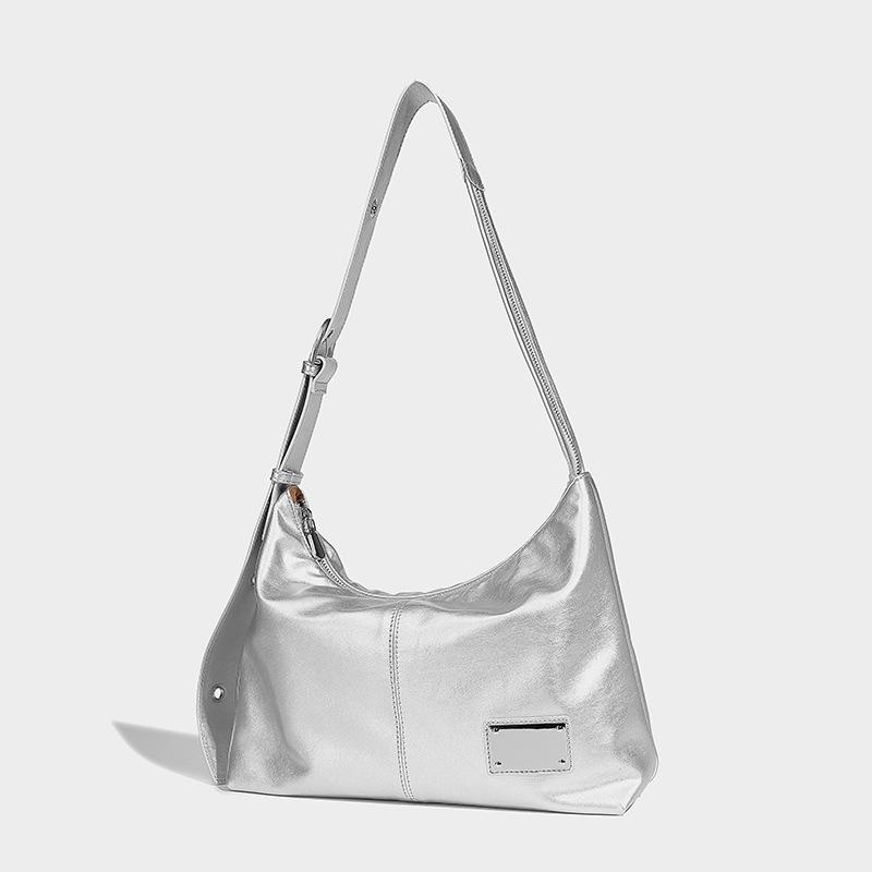 Премиальная сумка женская ретро из мягкой кожи большой вместимости сумка подмышку 2025 новая дорожная сумка через плечо портативная сумка-тоут серебряный
Премиальная сумка женская ретро из мягкой кожи большой вместимости сумка подмышку 2025 новая дорожная сумка через плечо портативная сумка-тоут серебряный