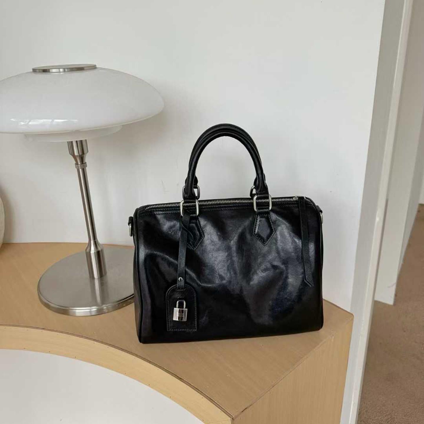 Mendy Boston Bag Women s Handbag Hign End Real Leather Travel Shoulder Bag Soft Vegetable Designer Luxury Satchel Top Handles
Mendy Boston Bag Women s Handbag Hign End Real Leather Travel Shoulder Bag Soft Vegetable Designer Luxury Satchel Top Handles