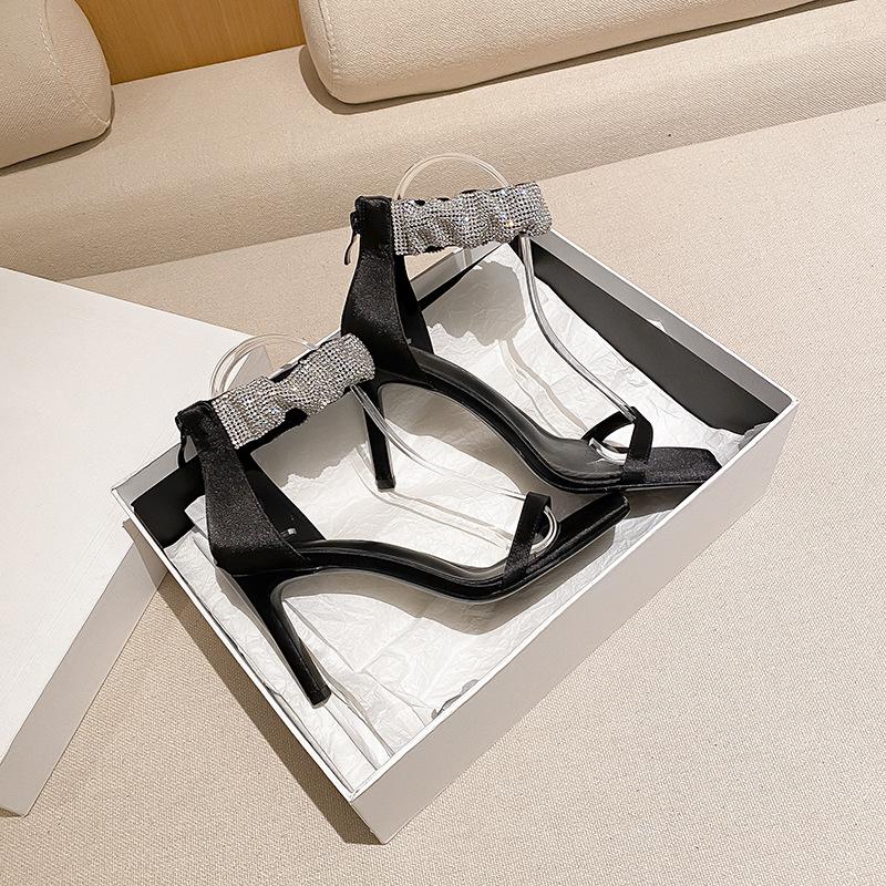 fashion 2024 New Women s Solid Color Luxury Rhinestone Sandals Stiletto Square Toe with Women s High-quality High-heeled Shoes 40 чорний
fashion 2024 New Women s Solid Color Luxury Rhinestone Sandals Stiletto Square Toe with Women s High-quality High-heeled Shoes 40 чорний