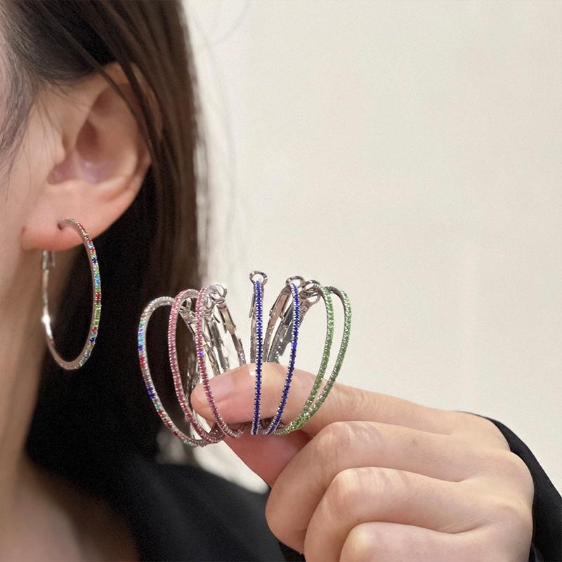 European & American Retro Colorful Hoop Earrings - Exaggerated Design, High-End Fashion Accessories
European & American Retro Colorful Hoop Earrings - Exaggerated Design, High-End Fashion Accessories
