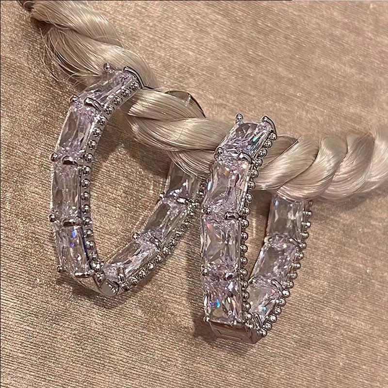 Huitan Brilliant Cubic Zirconia Hoop Earrings for Women Trendy Large Ear Piercing Accessories Delicate Gorgeous Wedding Zircon
Huitan Brilliant Cubic Zirconia Hoop Earrings for Women Trendy Large Ear Piercing Accessories Delicate Gorgeous Wedding Zircon