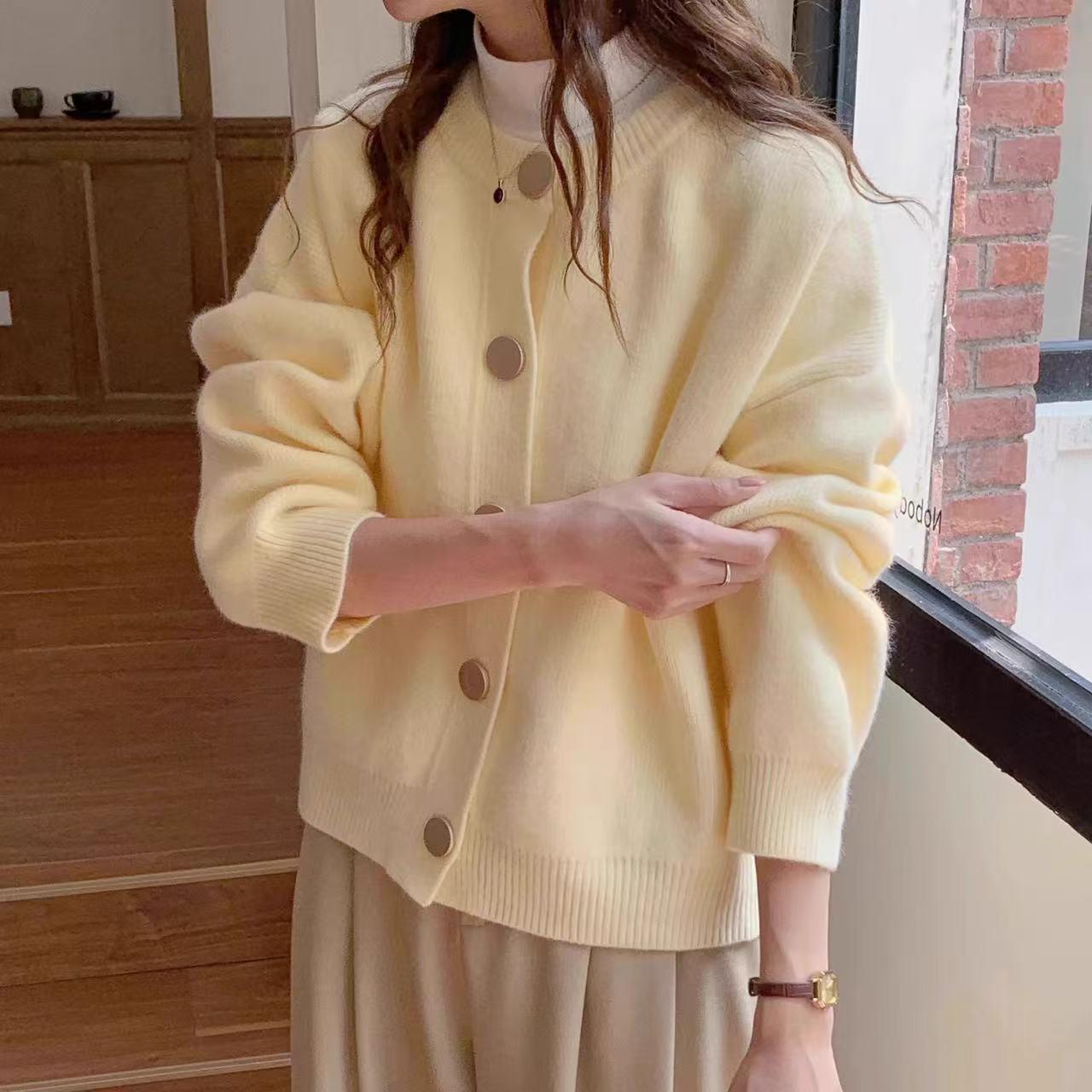 2025 Korean Style Round Neck Single-Breasted Knitted Cardigan Sweater - Spring to Winter Wear One Size (Recommended 80–145 lbs)
2025 Korean Style Round Neck Single-Breasted Knitted Cardigan Sweater - Spring to Winter Wear One Size (Recommended 80–145 lbs)