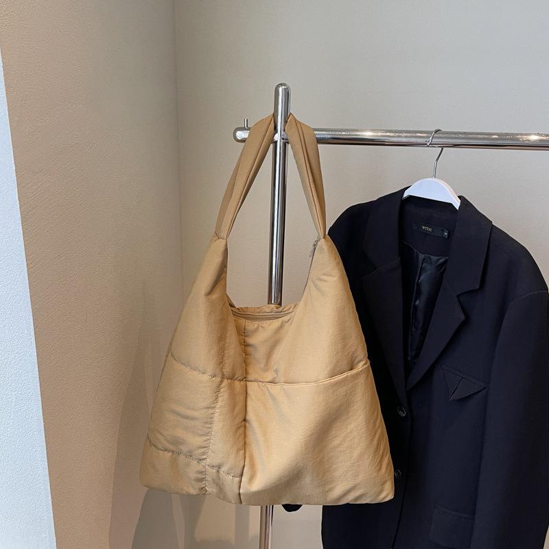 Универсальная сумка-тоут под мышкой, женская новая летняя сумка-шоппер большой вместимости для поездок на работу, студенческая сумка для занятий хаки
Универсальная сумка-тоут под мышкой, женская новая летняя сумка-шоппер большой вместимости для поездок на работу, студенческая сумка для занятий хаки