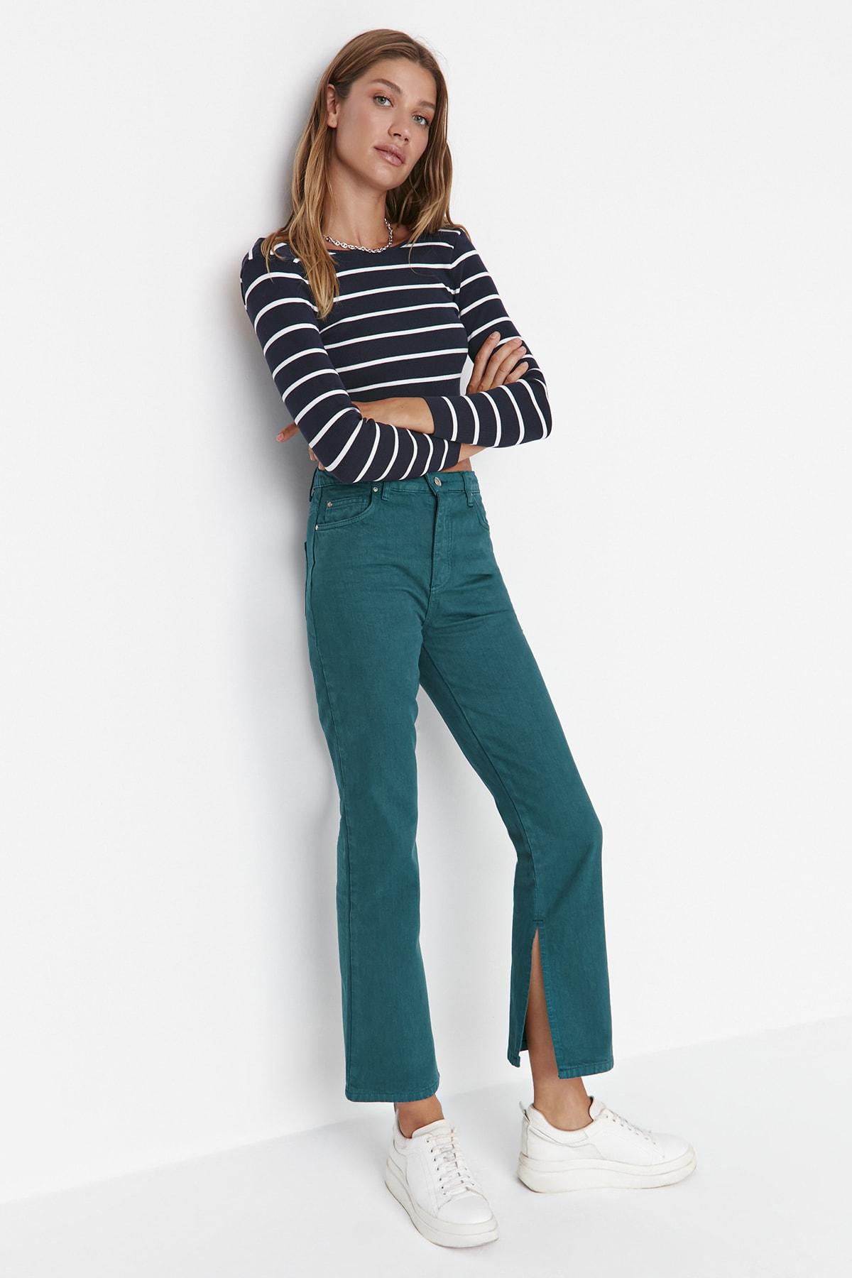 Джинсы Bootcut с высокой талией и масляными разрезами TWOSS22JE0584..
Джинсы Bootcut с высокой талией и масляными разрезами TWOSS22JE0584..