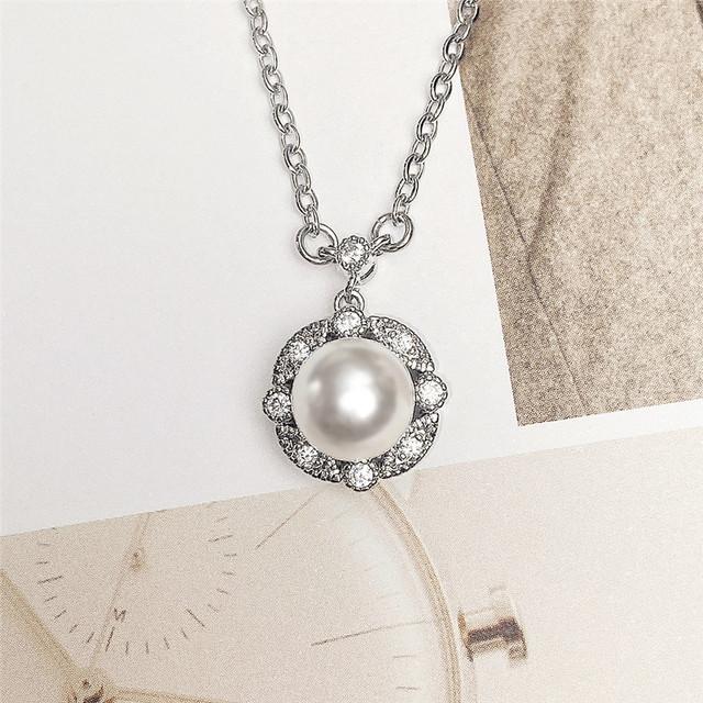 Новое модное женское ожерелье с искусственным жемчугом, нежная подвеска с фианитом, простые элегантные женские аксессуары, новые ювелирные изделия 45cm
Новое модное женское ожерелье с искусственным жемчугом, нежная подвеска с фианитом, простые элегантные женские аксессуары, новые ювелирные изделия 45cm