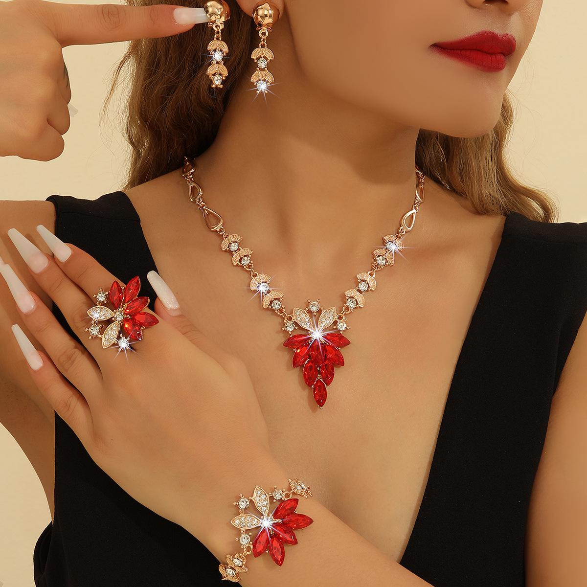 Women’s Rhinestone Red Eye Jewelry Set: Necklace, Earrings, Ring, Bracelet червоний
Women’s Rhinestone Red Eye Jewelry Set: Necklace, Earrings, Ring, Bracelet червоний