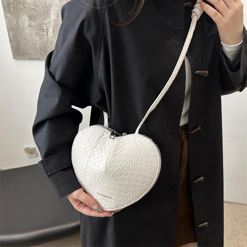 Casual woven bag spring new fashion simple personalized design popular shoulder messenger love bag чорний
Casual woven bag spring new fashion simple personalized design popular shoulder messenger love bag чорний