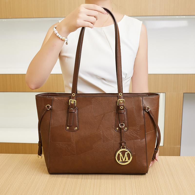 Женская сумка на одно плечо Новая модная и универсальная сумка-тоут большой вместимости Французская простая сумочка
Женская сумка на одно плечо Новая модная и универсальная сумка-тоут большой вместимости Французская простая сумочка