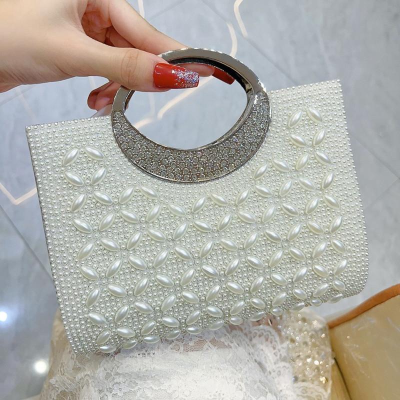 2025 Luxury Glamorous Fashion Design Full Pearl Inlay Wedding Handbags Lady Metal Chain Crossbody Bag High end Party Evening Bag
2025 Luxury Glamorous Fashion Design Full Pearl Inlay Wedding Handbags Lady Metal Chain Crossbody Bag High end Party Evening Bag