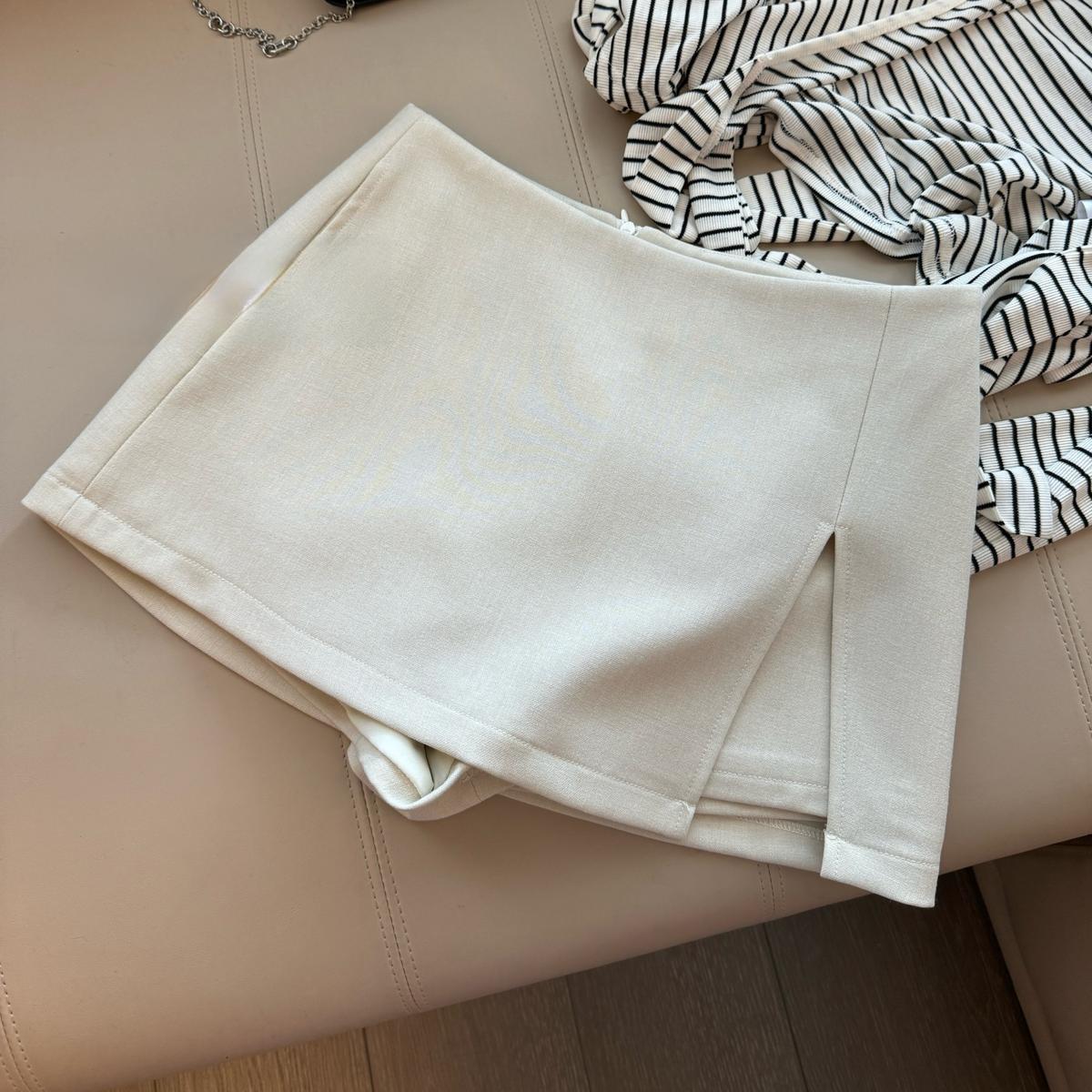 Petite Winter A-line Slit Mini Skirt - Anti-exposure, New Arrival M (100-110cm)
Petite Winter A-line Slit Mini Skirt - Anti-exposure, New Arrival M (100-110cm)
