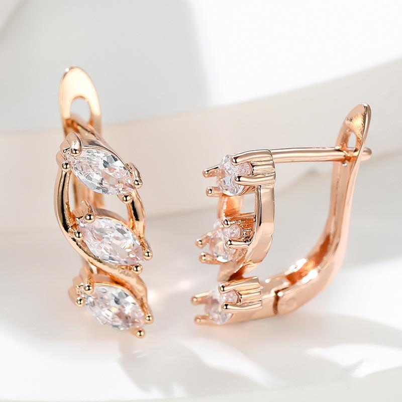 Deluxe three-color crystal zircon copper plated champagne gold ear buckle holiday gift earrings for women белый
Deluxe three-color crystal zircon copper plated champagne gold ear buckle holiday gift earrings for women белый