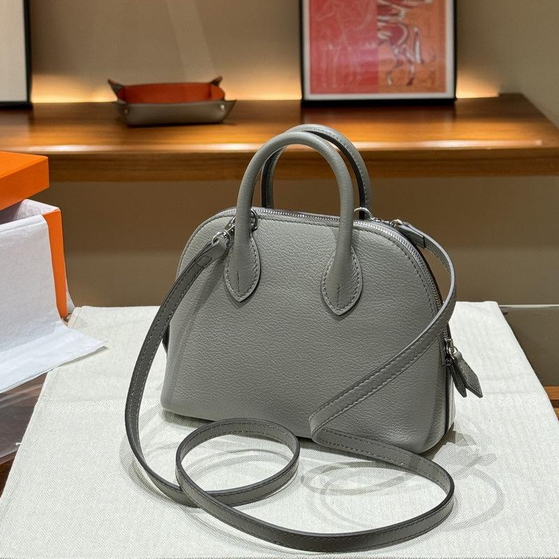 New s Genuine Leather Women s Bag First-layer Cowhide French Sheep Pattern Mini Shell Bowling Ball Portable Diagonal 18x7.5x13.5cm
New s Genuine Leather Women s Bag First-layer Cowhide French Sheep Pattern Mini Shell Bowling Ball Portable Diagonal 18x7.5x13.5cm