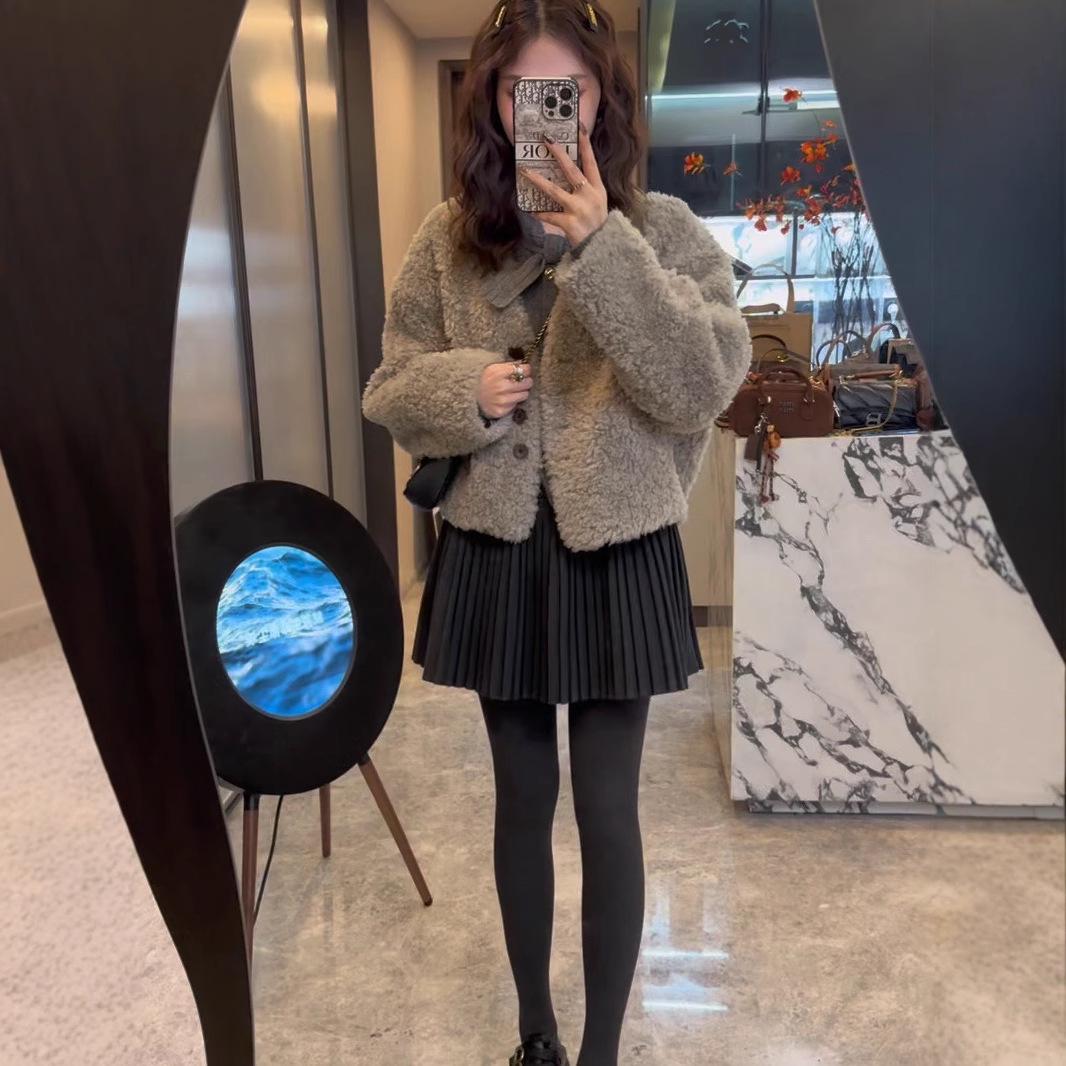 Women s Winter 2024 Thick Lambswool Coat - Warm, Loose-Fit, Short, Round Neck Small слоновая кость
Women s Winter 2024 Thick Lambswool Coat - Warm, Loose-Fit, Short, Round Neck Small слоновая кость