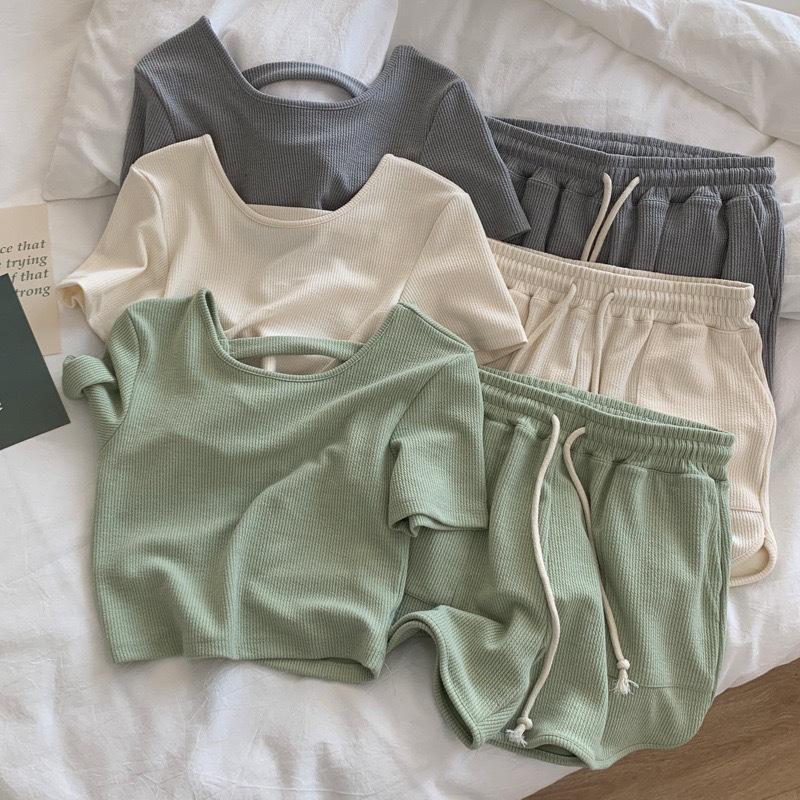 Women s Summer Korean-Style Fashionable Two-Piece Set: Loose Shorts and Short Sleeve Casual Sportswear. One Size
Women s Summer Korean-Style Fashionable Two-Piece Set: Loose Shorts and Short Sleeve Casual Sportswear. One Size