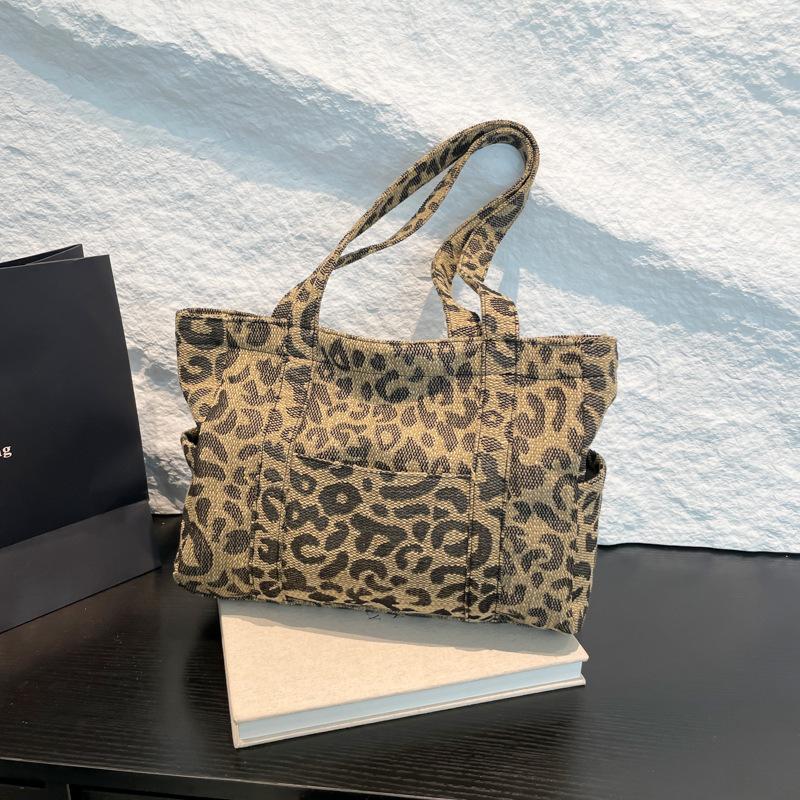 2025 spring and summer new large-capacity women s bags Korean ins niche design shopping bags personalized shoulder tote big bags жовтий
2025 spring and summer new large-capacity women s bags Korean ins niche design shopping bags personalized shoulder tote big bags жовтий