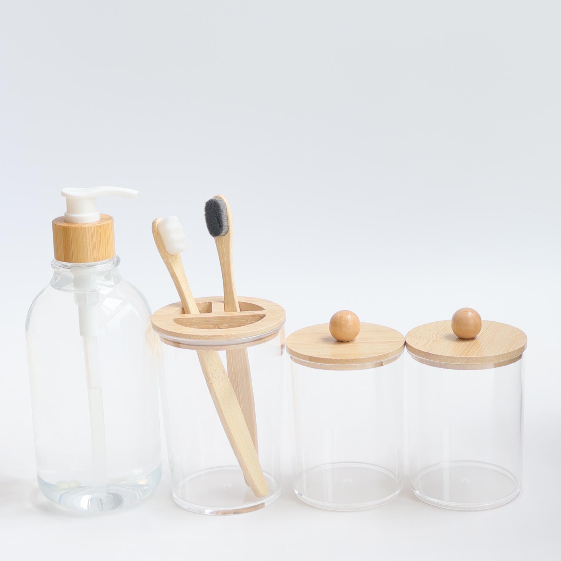 Набор для ванной из 4 предметов: Прозрачный флакон для мыла с дозатором, подставка для зубных щеток, бамбуковая крышка, коробка для ватных палочек и акриловая банка для ватных дисков
Набор для ванной из 4 предметов: Прозрачный флакон для мыла с дозатором, подставка для зубных щеток, бамбуковая крышка, коробка для ватных палочек и акриловая банка для ватных дисков