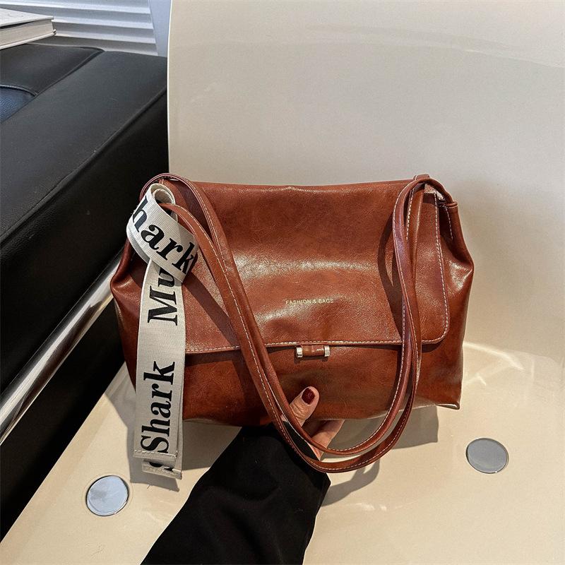 Нова осінь 2024 року ретро повсякденна сумка великої ємності на ланцюжку під пахвами модна проста сумка через плече коричневий
Нова осінь 2024 року ретро повсякденна сумка великої ємності на ланцюжку під пахвами модна проста сумка через плече коричневий