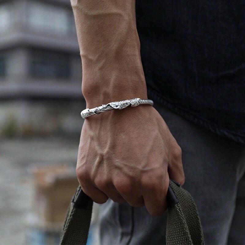 Men s Retro Fashion Heart Sutra Open Bangle: Silver-Plated Lotus White Copper Hand-Carved Bracelet
Men s Retro Fashion Heart Sutra Open Bangle: Silver-Plated Lotus White Copper Hand-Carved Bracelet