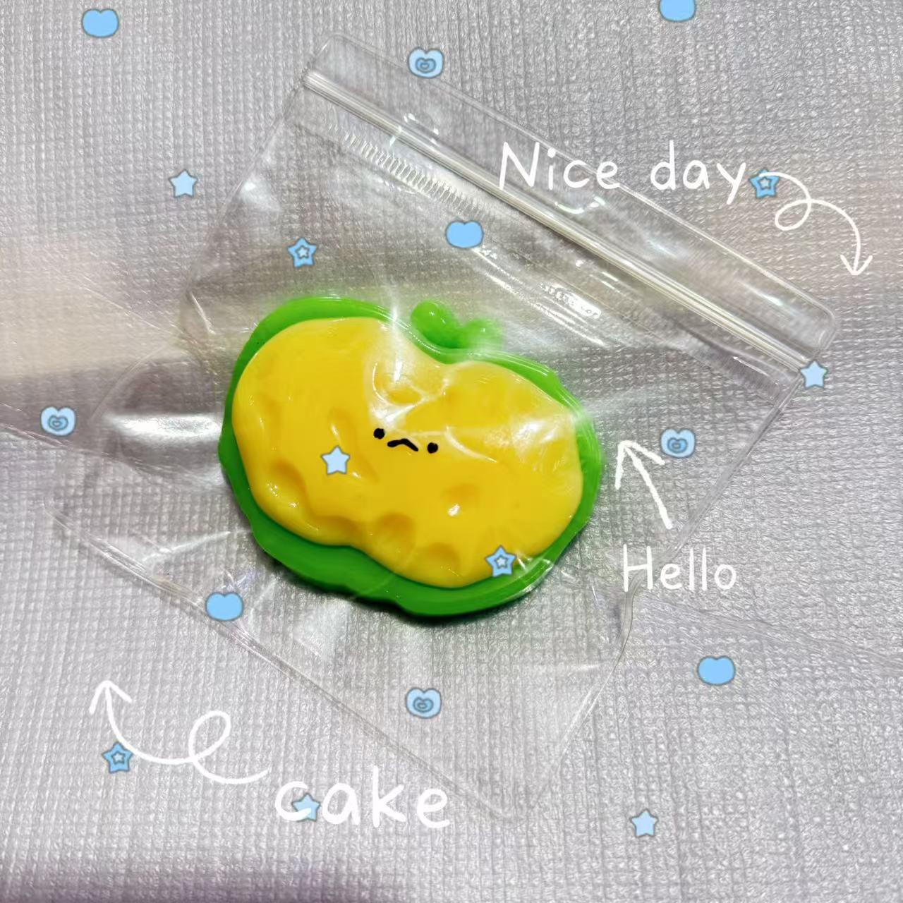 Realistic Cream Soufflé Stress Relief Squeeze Toy - Mini Version
Realistic Cream Soufflé Stress Relief Squeeze Toy - Mini Version