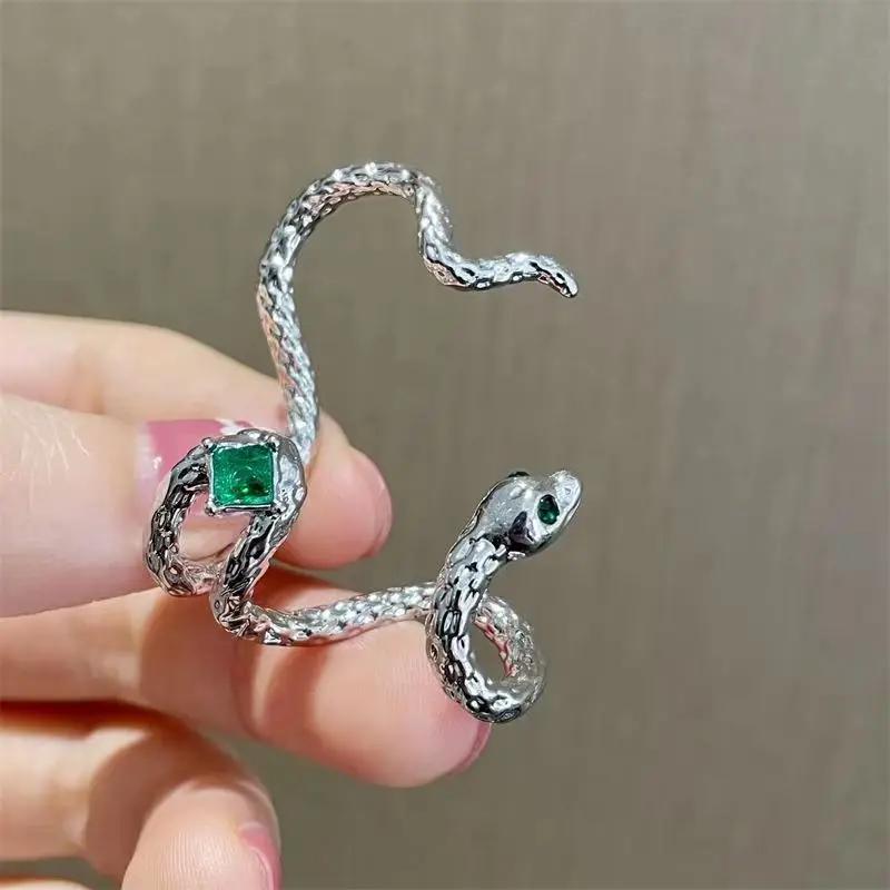 Fashionable Classic Snake Ear Clip Butterfly Multifunctional Rhinestone Ear Piercing Earrings for Men and Women, Couple Jewelry
Fashionable Classic Snake Ear Clip Butterfly Multifunctional Rhinestone Ear Piercing Earrings for Men and Women, Couple Jewelry