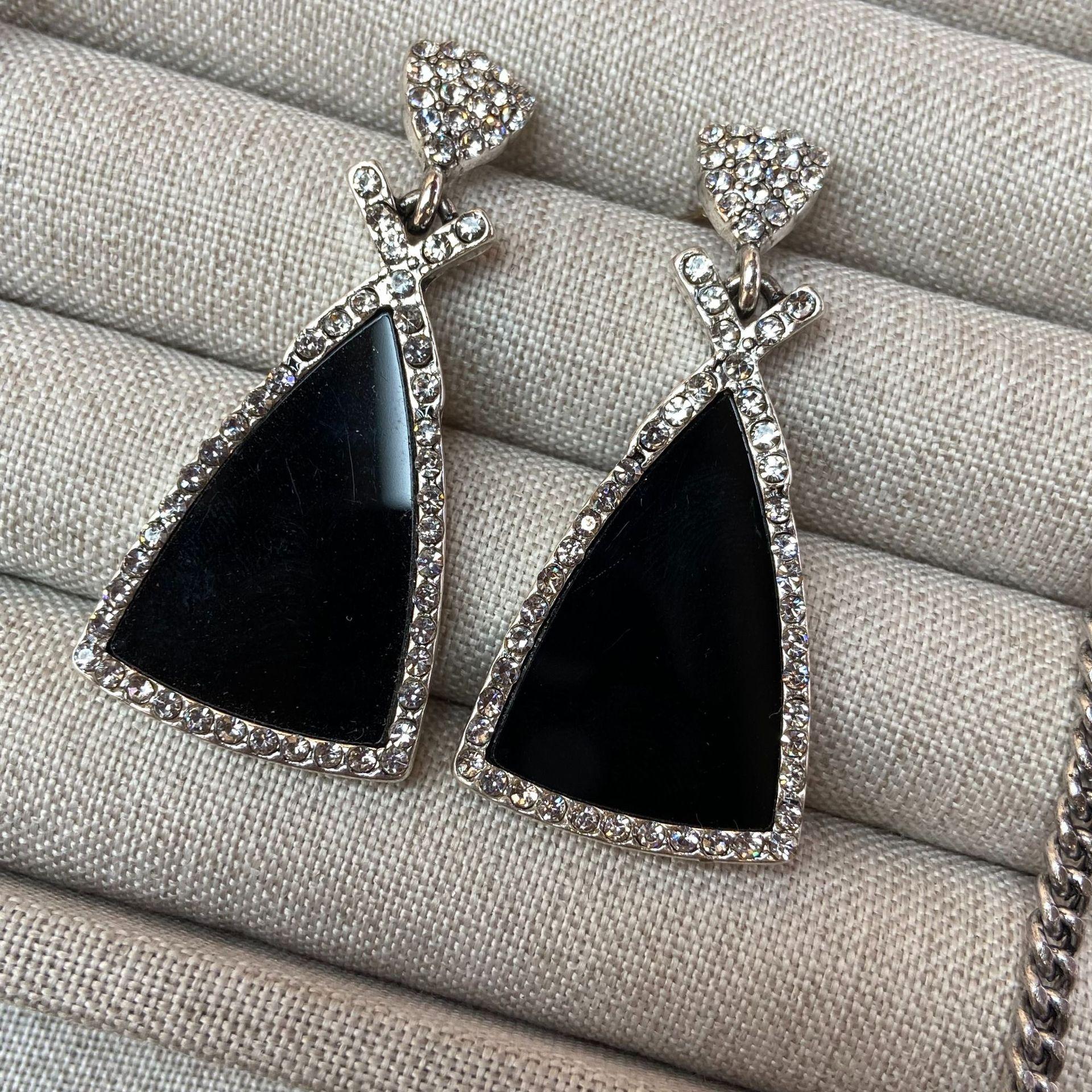 Black Resin Water Drop Necklace Earrings Light Luxury Niche Temperament Premium Pendant Clavicle Chain
Black Resin Water Drop Necklace Earrings Light Luxury Niche Temperament Premium Pendant Clavicle Chain