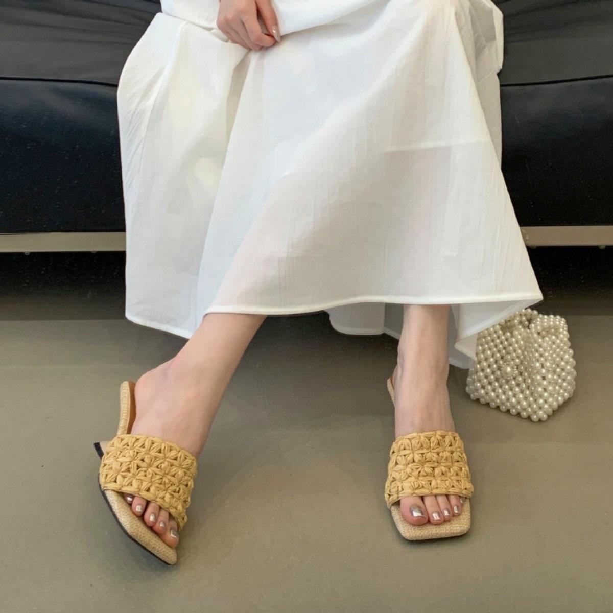 Fashion Niche Roman Style One-Word Drag Women S Summer Square Head Temperament High-Heeled Sandals 39
Fashion Niche Roman Style One-Word Drag Women S Summer Square Head Temperament High-Heeled Sandals 39