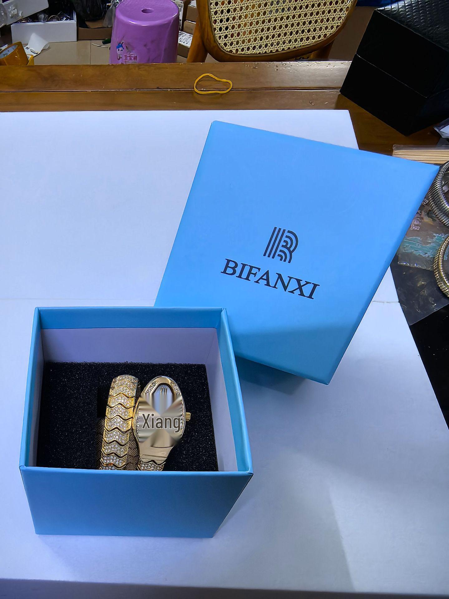 Elegant Women s Watch Luxury Gift Set with Jewelry Box Bag
Elegant Women s Watch Luxury Gift Set with Jewelry Box Bag