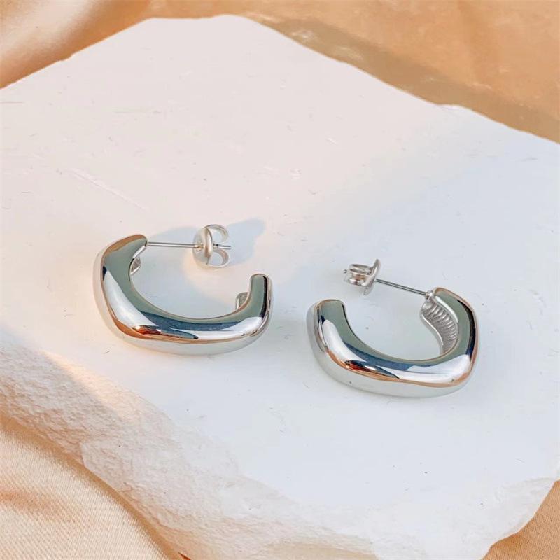 Геометрические серьги-пусеты C-образной формы из нержавеющей стали с позолотой 18 карат для женщин
Геометрические серьги-пусеты C-образной формы из нержавеющей стали с позолотой 18 карат для женщин