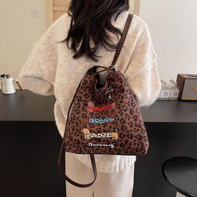 Сумка нового модного стиля 2025 года, сумка-подмышка с леопардовым принтом, женская сумка через плечо большой вместимости, сумка для покупок на одно плечо. 39*11*30
Сумка нового модного стиля 2025 года, сумка-подмышка с леопардовым принтом, женская сумка через плечо большой вместимости, сумка для покупок на одно плечо. 39*11*30