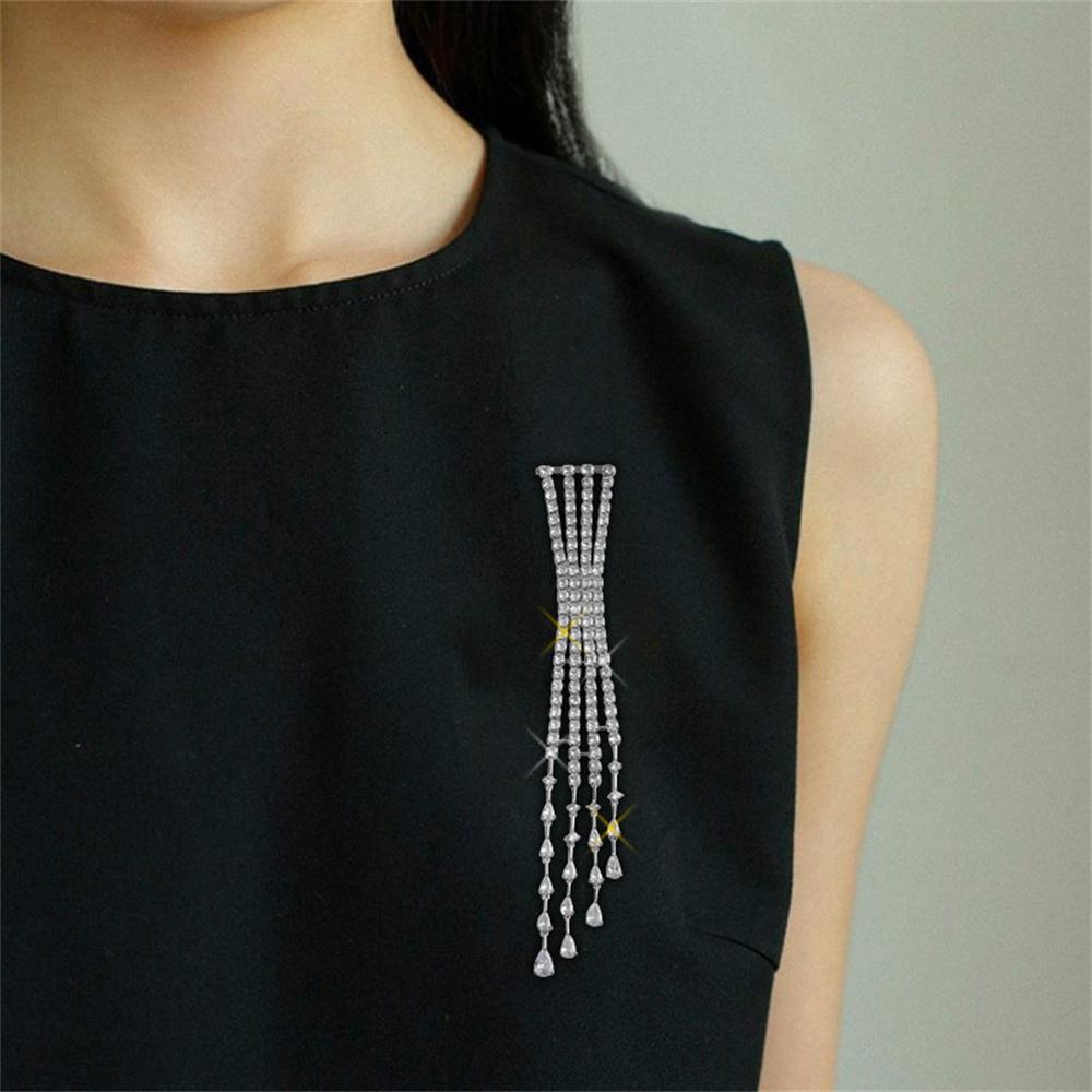 New Luxury Rhinestone Crystal Long Tassel Brooch for Women Bridal Drop Dangling broochs Party Wedding Jewelry Gifts серебряный
New Luxury Rhinestone Crystal Long Tassel Brooch for Women Bridal Drop Dangling broochs Party Wedding Jewelry Gifts серебряный