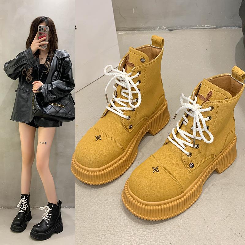 Thick-soled Martin boots women s 2025 autumn new suede retro rhubarb boots gingerbread medium tube explosion gingerbread desert boots 40
Thick-soled Martin boots women s 2025 autumn new suede retro rhubarb boots gingerbread medium tube explosion gingerbread desert boots 40