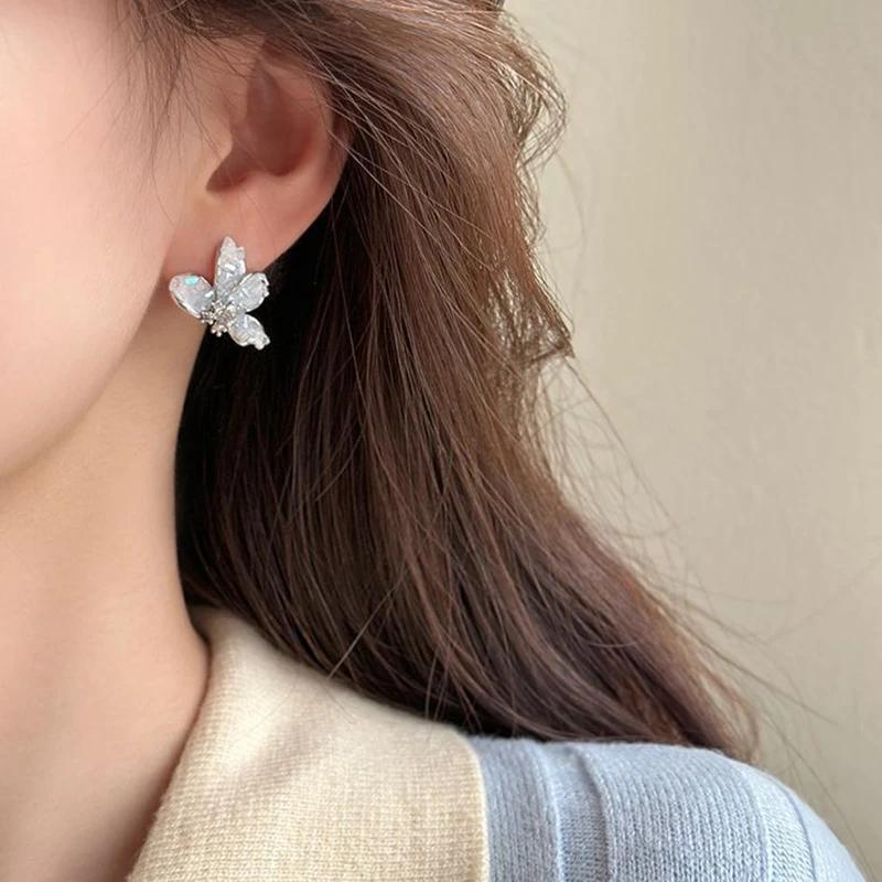 Korean Exquisite Butterfly Stud Earrings For Women Shiny Crystal Zircon Butterfly Versatile Love Heart Earring Party Jewelry
Korean Exquisite Butterfly Stud Earrings For Women Shiny Crystal Zircon Butterfly Versatile Love Heart Earring Party Jewelry