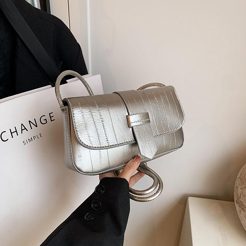 Simple casual niche design bag 2024 new bag women s bag crossbody bag fashion shoulder armpit small square bag срібний
Simple casual niche design bag 2024 new bag women s bag crossbody bag fashion shoulder armpit small square bag срібний