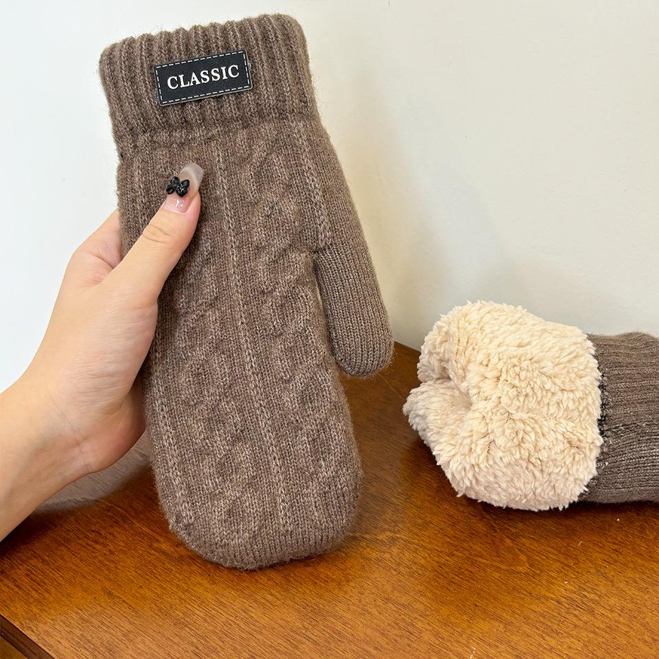 Чоловічі вітрозахисні в язані теплі рукавички Double layer fleece thickened темно-коричневого кольору
Чоловічі вітрозахисні в язані теплі рукавички Double layer fleece thickened темно-коричневого кольору