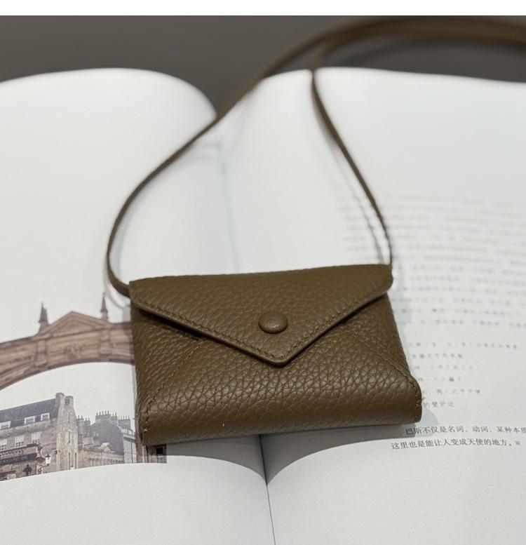 Genuine Leather Mini Crossbody Bag for Women Envelope Style Phone Purse сірий колір
Genuine Leather Mini Crossbody Bag for Women Envelope Style Phone Purse сірий колір