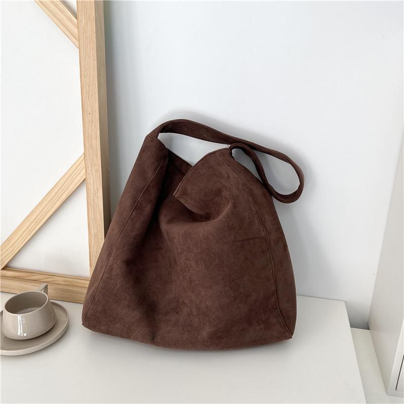 Classic Large Suede Plush Women s Shoulder and Crossbody Bag - Versatile, Casual, Korean Style кофейный
Classic Large Suede Plush Women s Shoulder and Crossbody Bag - Versatile, Casual, Korean Style кофейный