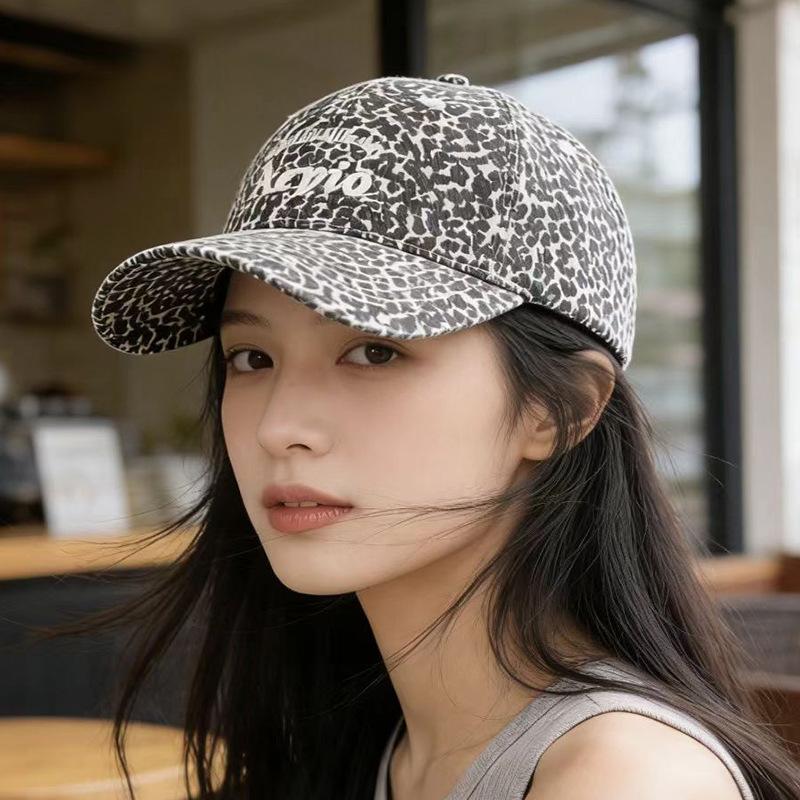 Sun hat female versatile personality shows the face small street sunscreen hat cross-border cap M(56-58cm)
Sun hat female versatile personality shows the face small street sunscreen hat cross-border cap M(56-58cm)