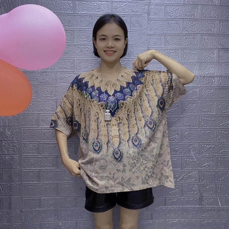 2025 Women s Retro Print Short Sleeve Rhinestone Ice Silk Knitted Top - Plus Size Summer Fashion One Size (suitable for 85-170 jin)
2025 Women s Retro Print Short Sleeve Rhinestone Ice Silk Knitted Top - Plus Size Summer Fashion One Size (suitable for 85-170 jin)